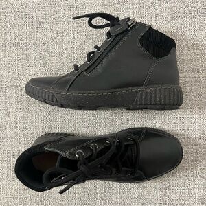 Clark’s Caroline Park Lace Up Boot Black Leather Ankle Booties Size 5.5 NEW